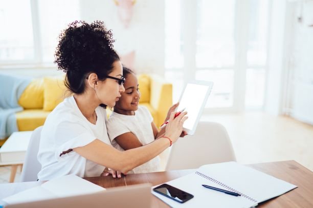 how teens & parents can create balance in the social media age